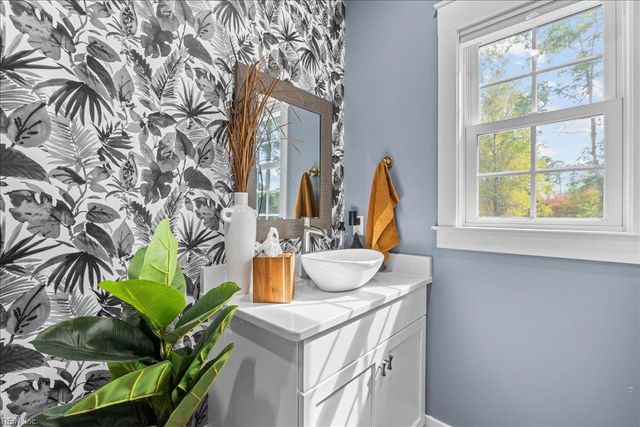 315 Bay Tree Beach RD, Seaford, VA 23696