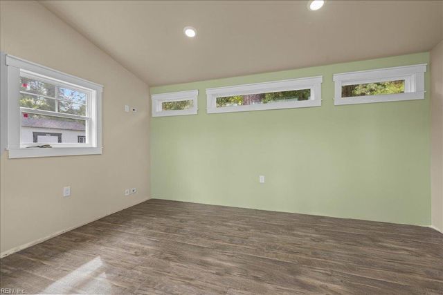 315 Bay Tree Beach RD, Seaford, VA 23696