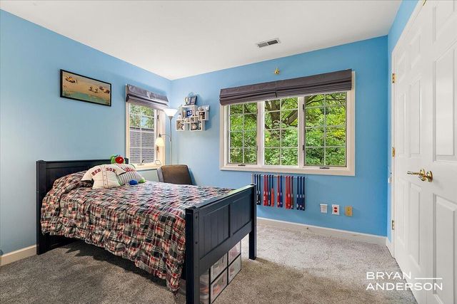 1015 Bradford Hollow Lane NE, Grand Rapids, MI 49525
