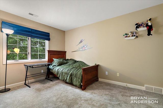1015 Bradford Hollow Lane NE, Grand Rapids, MI 49525