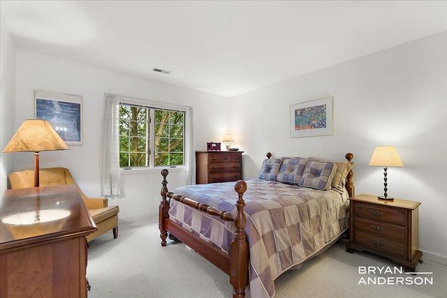1015 Bradford Hollow Lane NE, Grand Rapids, MI 49525