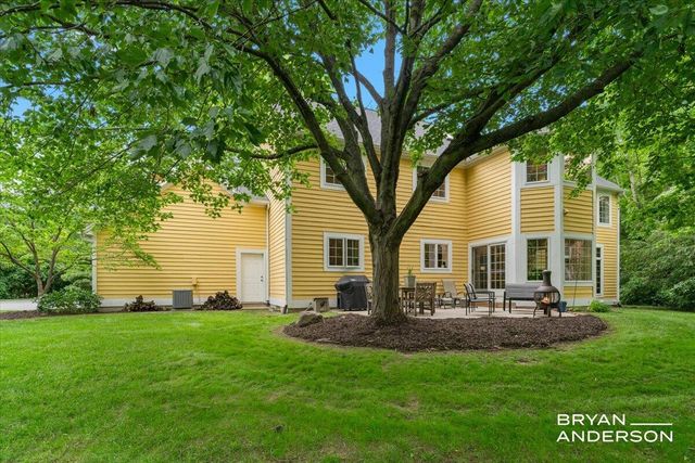 1015 Bradford Hollow Lane NE, Grand Rapids, MI 49525