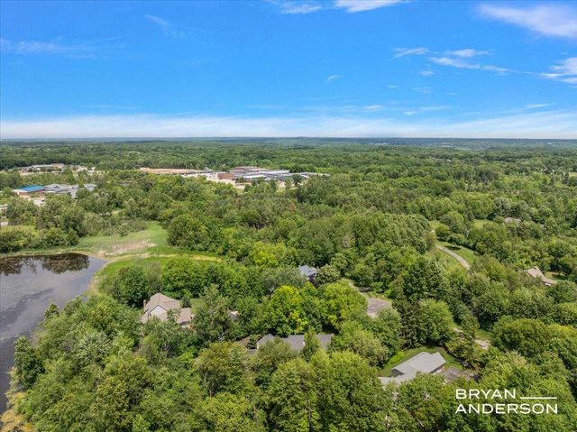 1015 Bradford Hollow Lane NE, Grand Rapids, MI 49525