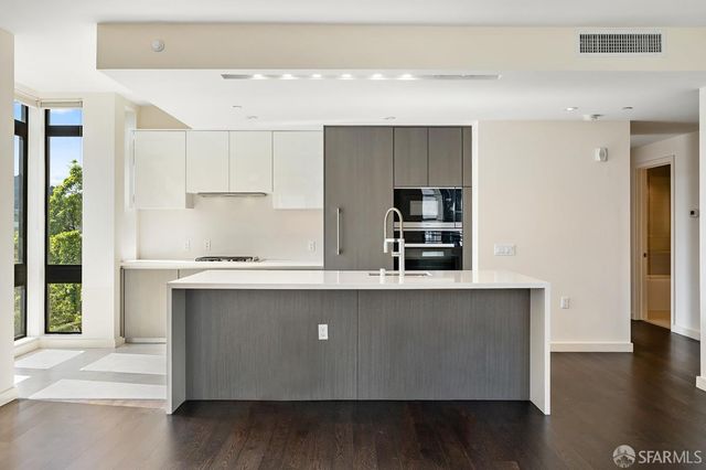 1601 Larkin Street 302, San Francisco, CA 94109