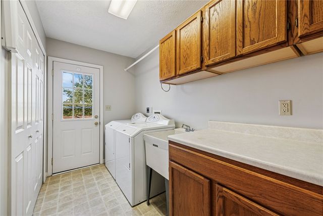506 Sheridan Ln, Export, PA 15632