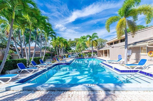 402 Saint Andrews Road 55, Hollywood, FL 33021