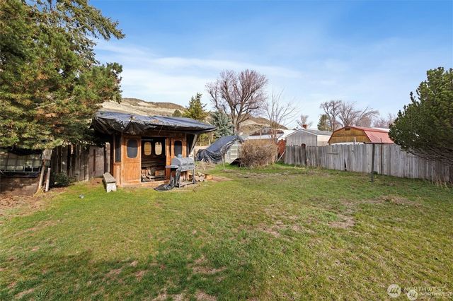 400 S Main, Washtucna, WA 99371