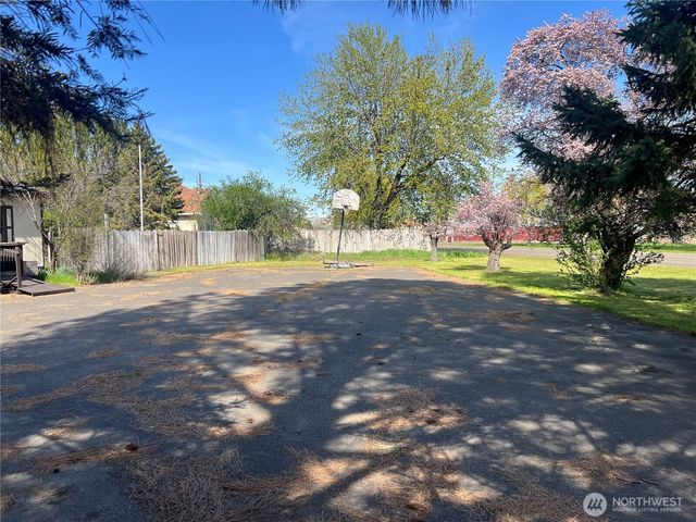 400 S Main, Washtucna, WA 99371