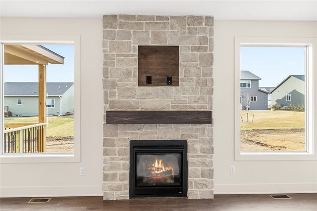 925 NW Rolland Road, Waukee, IA 50263
