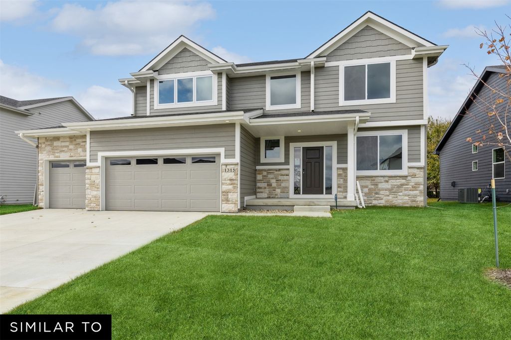 925 NW Rolland Road, Waukee, IA 50263