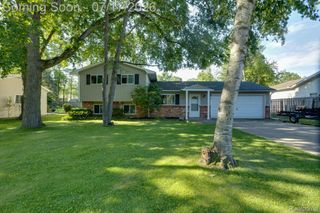 5535 Lake Vista Drive, Waterford Charter Township, MI 48327