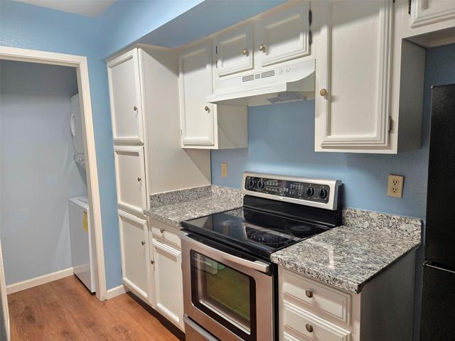 6602 Harbor Town Drive 404, Houston, TX 77036