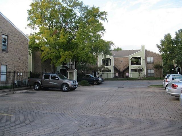 6602 Harbor Town Drive 404, Houston, TX 77036