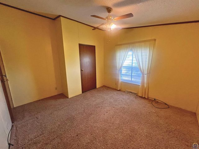 1210 SE 41st Ter, Topeka, KS 66609