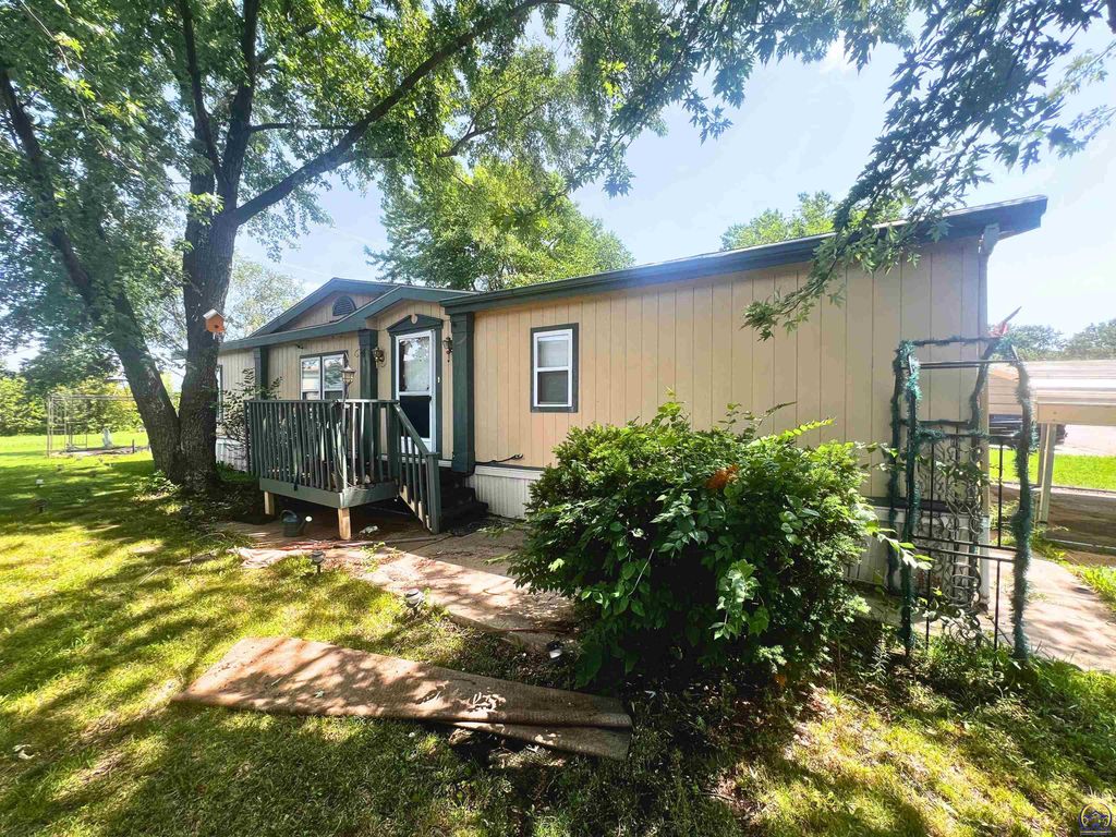 1210 SE 41st Ter, Topeka, KS 66609