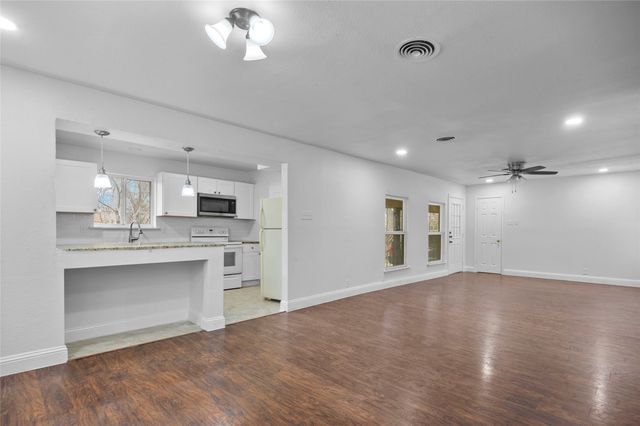 3334 modlin, Dallas, TX 75228