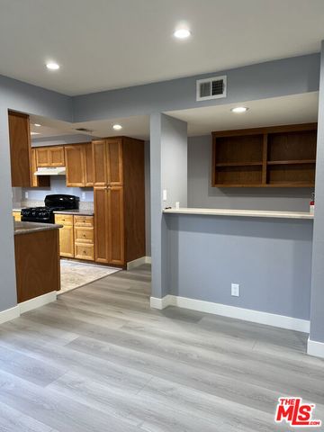 7639 Kester Avenue 5, Van Nuys, CA 91405