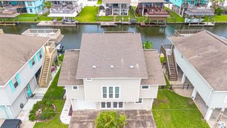1016 Redfish Street, Hitchcock, TX 77563