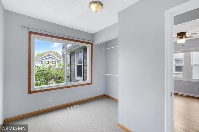 1868 Hawthorne Avenue E, Saint Paul, MN 55119