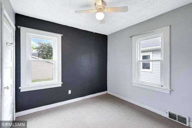 1868 Hawthorne Avenue E, Saint Paul, MN 55119