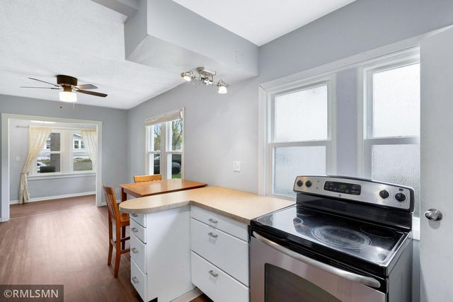 1868 Hawthorne Avenue E, Saint Paul, MN 55119