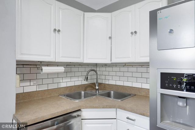 1868 Hawthorne Avenue E, Saint Paul, MN 55119