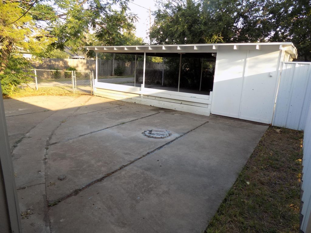 Image 18 of property listing at 1815 W Avenue K, San Angelo, TX 76901
