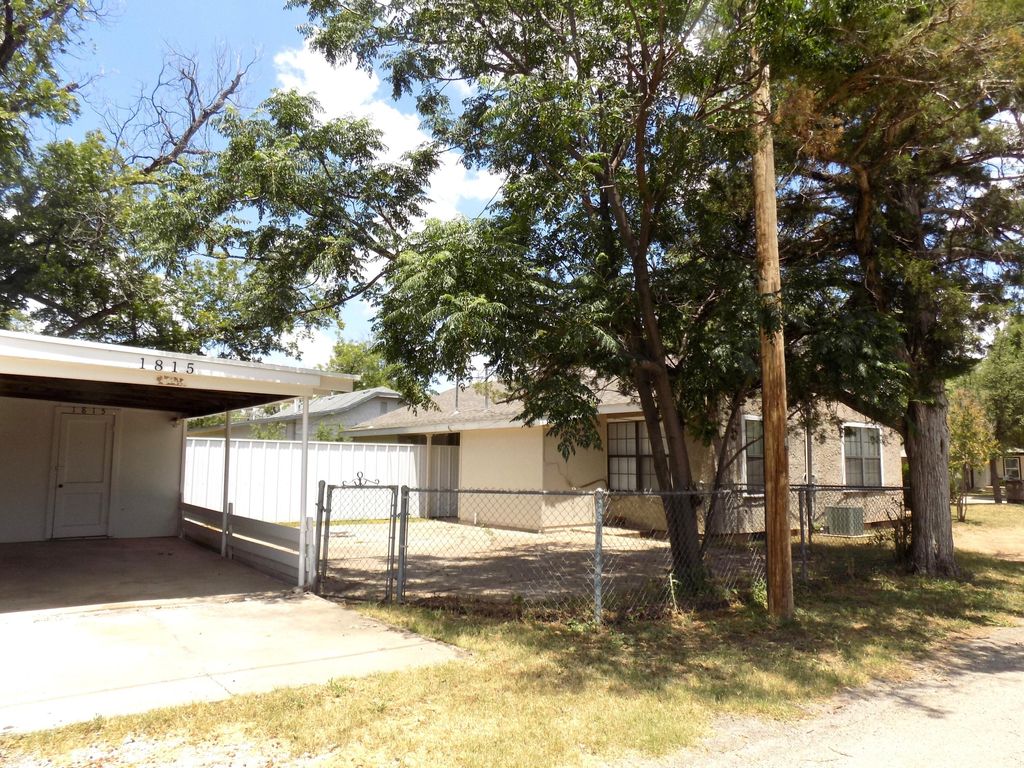 Image 19 of property listing at 1815 W Avenue K, San Angelo, TX 76901