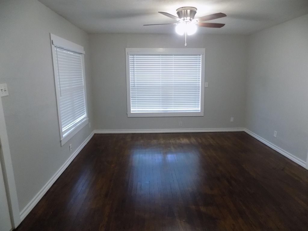 Image 3 of property listing at 1815 W Avenue K, San Angelo, TX 76901
