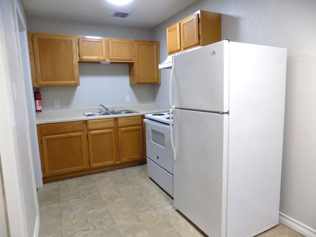 Image 5 of property listing at 1815 W Avenue K, San Angelo, TX 76901