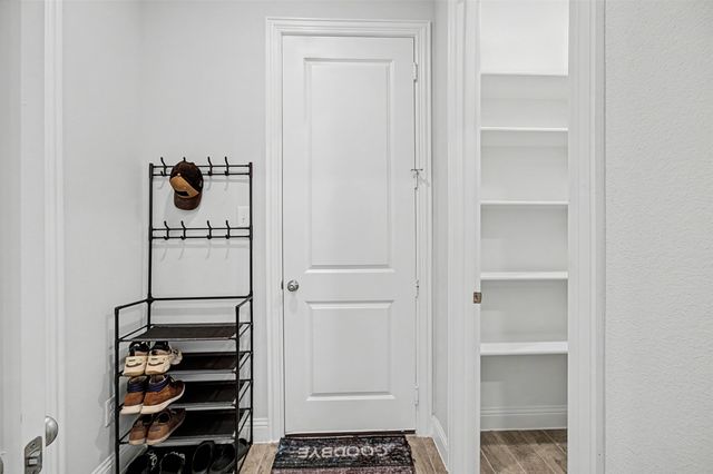 537 Hutchinson Lane, Lewisville, TX 75077