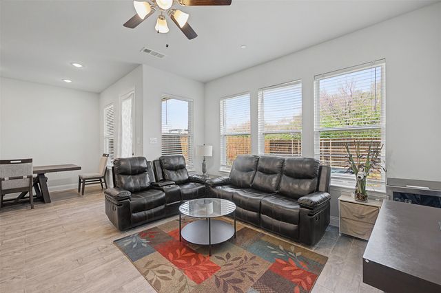 537 Hutchinson Lane, Lewisville, TX 75077