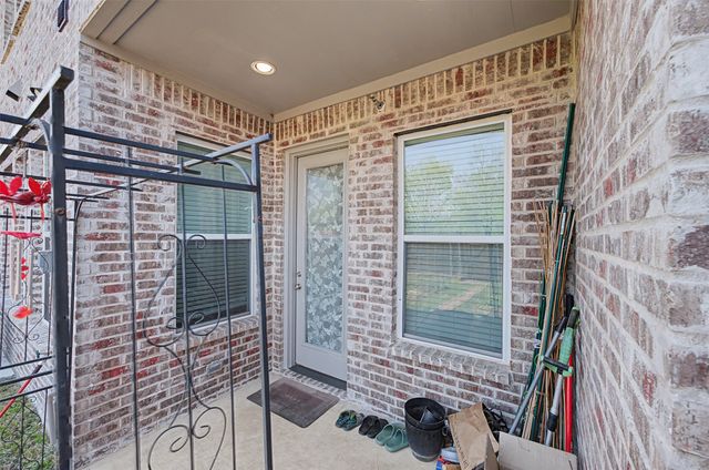 537 Hutchinson Lane, Lewisville, TX 75077