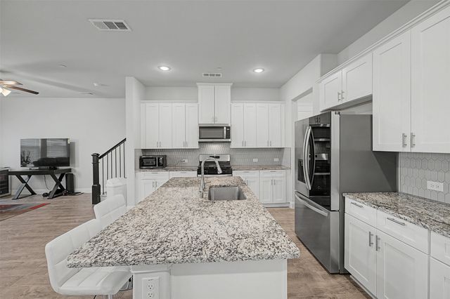 537 Hutchinson Lane, Lewisville, TX 75077