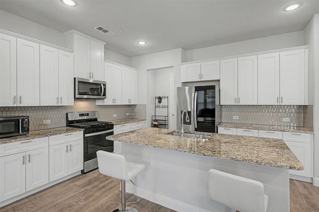 537 Hutchinson Lane, Lewisville, TX 75077