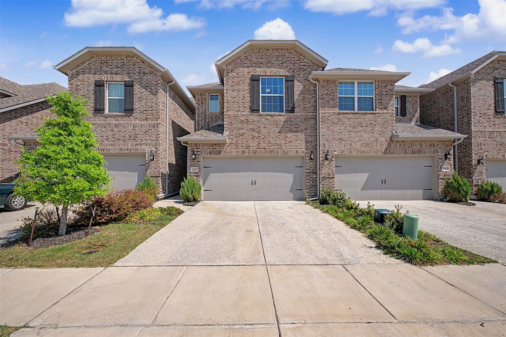 537 Hutchinson Lane, Lewisville, TX 75077