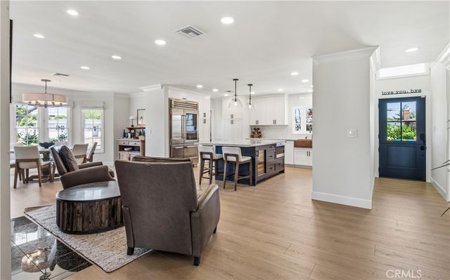 6440 E El Roble Street, Long Beach, CA 90815