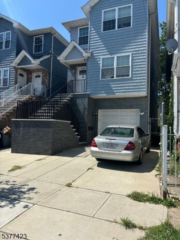 808 Livingston St, Elizabeth City, NJ 07201