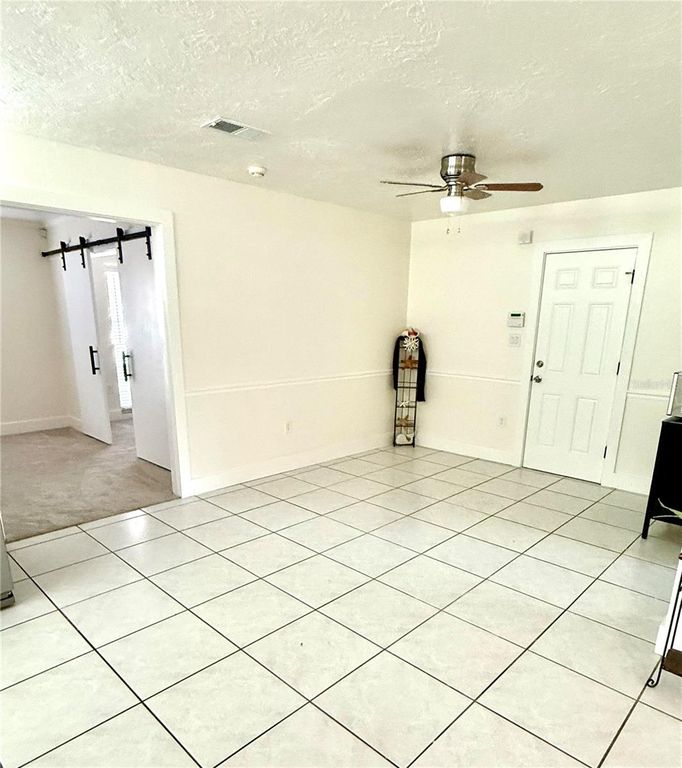 Image 11 of property listing at 3715 SHARONDALE DRIVE, Sarasota, FL 34232