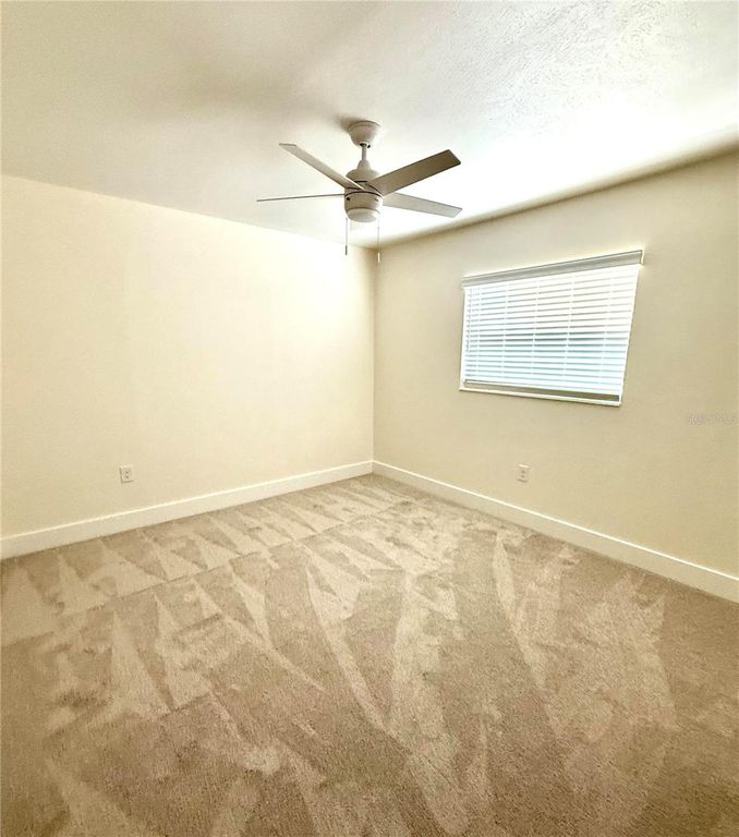 Image 12 of property listing at 3715 SHARONDALE DRIVE, Sarasota, FL 34232