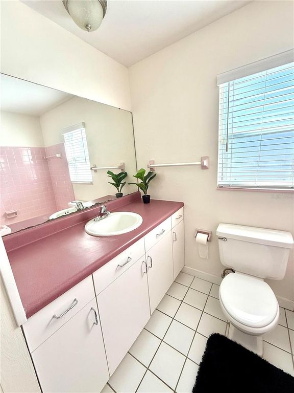 Image 13 of property listing at 3715 SHARONDALE DRIVE, Sarasota, FL 34232