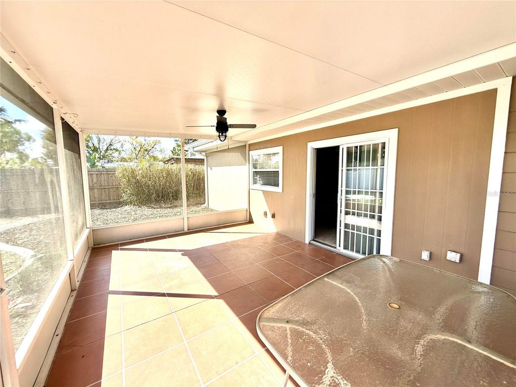 Image 7 of property listing at 3715 SHARONDALE DRIVE, Sarasota, FL 34232