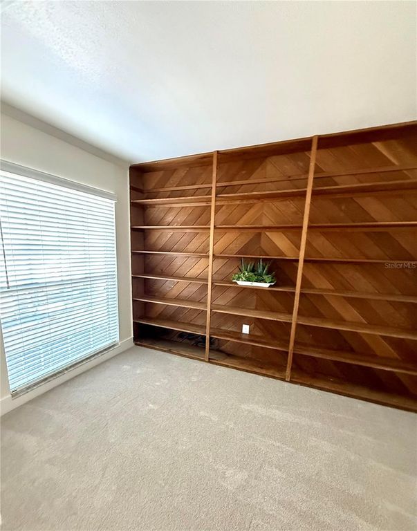 Image 10 of property listing at 3715 SHARONDALE DRIVE, Sarasota, FL 34232