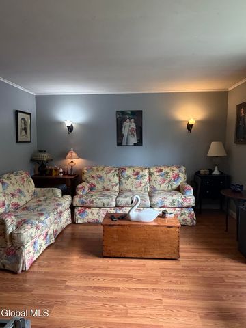 4 Connolly Road, Ballston, NY 12019