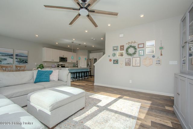 6002 White Pine Ln, La Grange, KY 40031