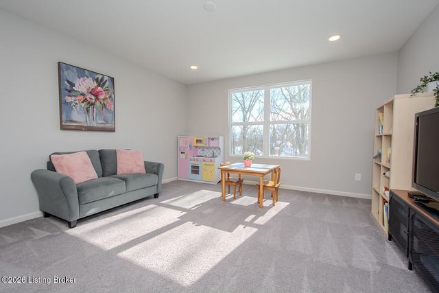 6002 White Pine Ln, La Grange, KY 40031