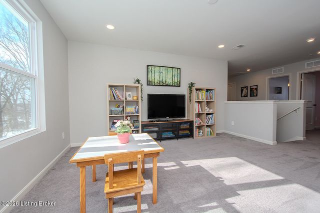 6002 White Pine Ln, La Grange, KY 40031