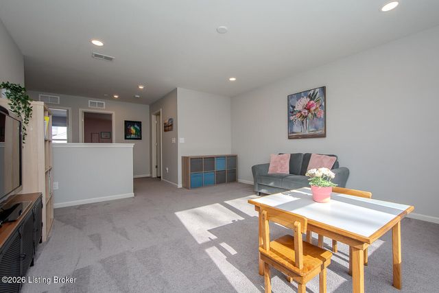 6002 White Pine Ln, La Grange, KY 40031