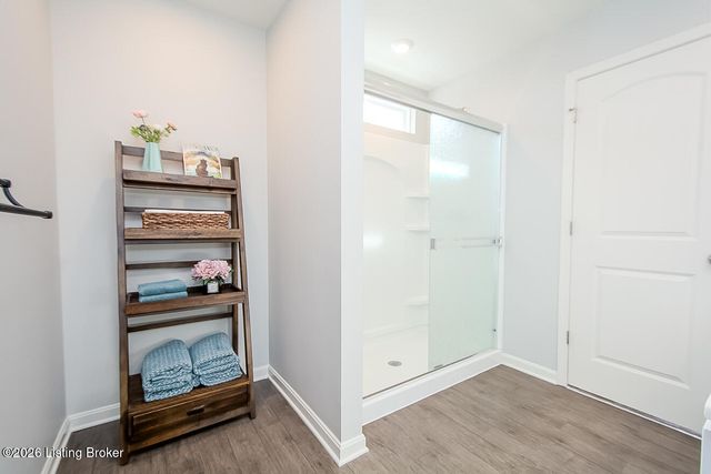 6002 White Pine Ln, La Grange, KY 40031