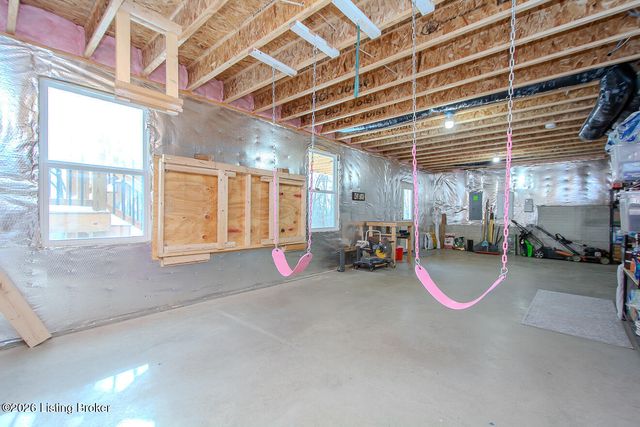 6002 White Pine Ln, La Grange, KY 40031